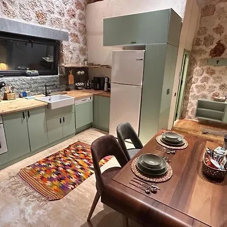 Laurus Villa *